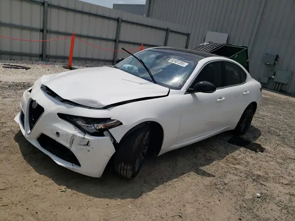 ZARFAEDN5J7572982 2018 ALFA ROMEO GIULIA - Image 1
