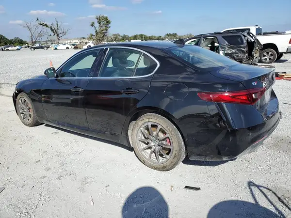 ZARFAEDN5J7579236 2018 ALFA ROMEO GIULIA - Image 2
