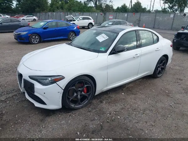 ZARFAEDN5J7597221 2018 ALFA ROMEO GIULIA - Image 2