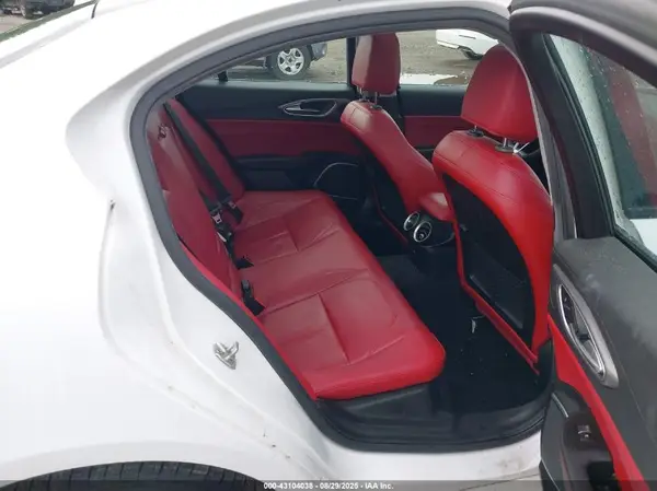 ZARFAEDN5J7597221 2018 ALFA ROMEO GIULIA - Image 8
