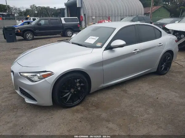 ZARFAEDN6H7527852 2017 ALFA ROMEO GIULIA - Image 2