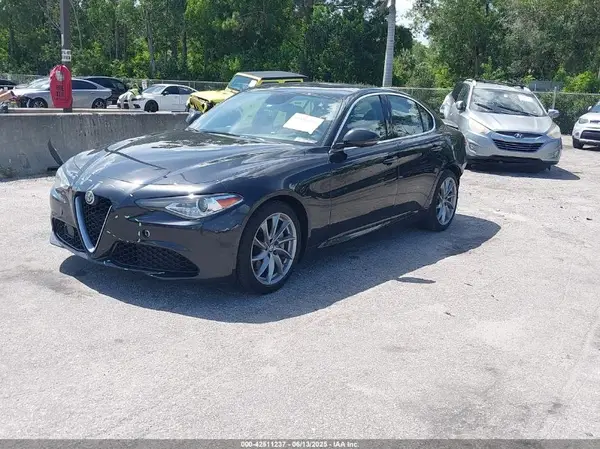 ZARFAEDN6H7528581 2017 ALFA ROMEO GIULIA - Image 2