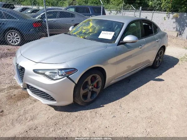 ZARFAEDN6H7533912 2017 ALFA ROMEO GIULIA - Image 2