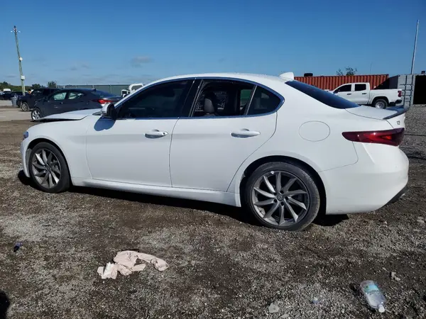 ZARFAEDN6H7536938 2017 ALFA ROMEO GIULIA - Image 2