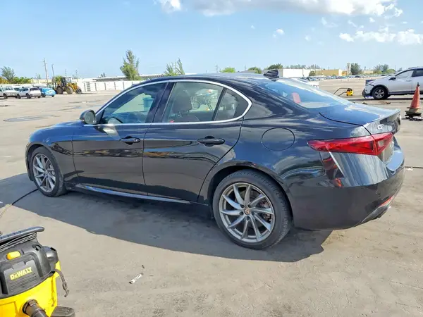 ZARFAEDN6H7554355 2017 ALFA ROMEO GIULIA - Image 2