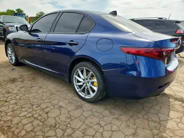 ZARFAEDN6H7556817 2017 ALFA ROMEO GIULIA - Image 2