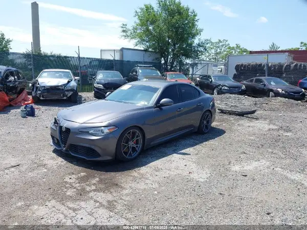 ZARFAEDN6J7579665 2018 ALFA ROMEO GIULIA - Image 2