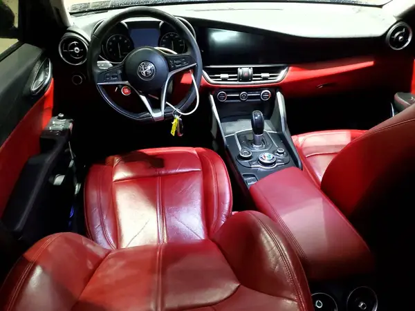 ZARFAEDN6J7592285 2018 ALFA ROMEO GIULIA - Image 8
