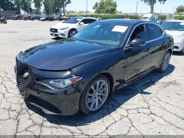 ZARFAEDN7H7532266 2017 ALFA ROMEO GIULIA - Image 2