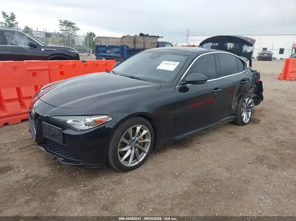ZARFAEDN7H7551514 2017 ALFA ROMEO GIULIA - Image 2