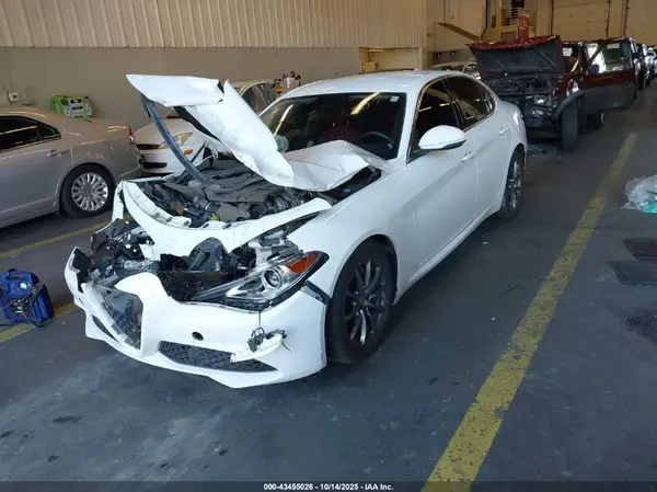 ZARFAEDN7H7554073 2017 ALFA ROMEO GIULIA - Image 2