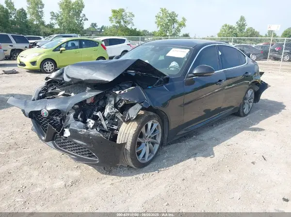 ZARFAEDN7H7560021 2017 ALFA ROMEO GIULIA - Image 2