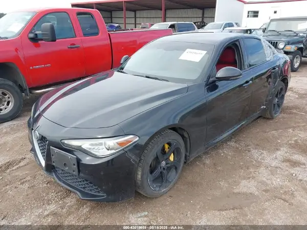 ZARFAEDN7J7563667 2018 ALFA ROMEO GIULIA - Image 2