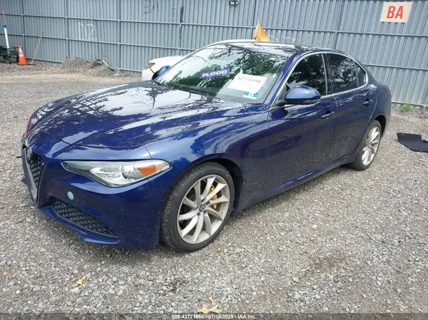 ZARFAEDN7J7572532 2018 ALFA ROMEO GIULIA - Image 2