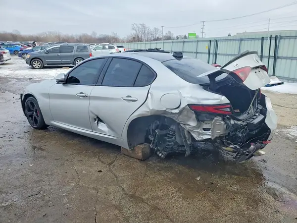 ZARFAEDN7J7577312 2018 ALFA ROMEO GIULIA - Image 2