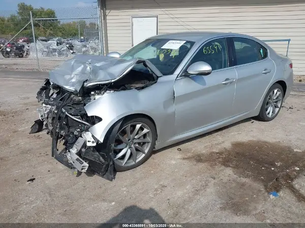 ZARFAEDN8H7527836 2017 ALFA ROMEO GIULIA - Image 2