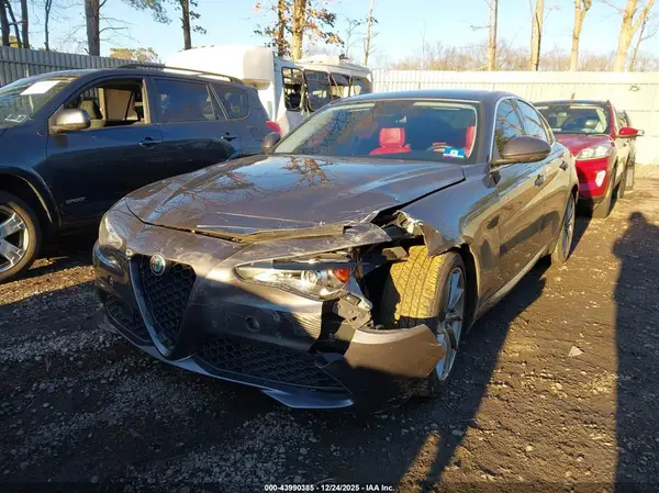 ZARFAEDN8H7531854 2017 ALFA ROMEO GIULIA - Image 2