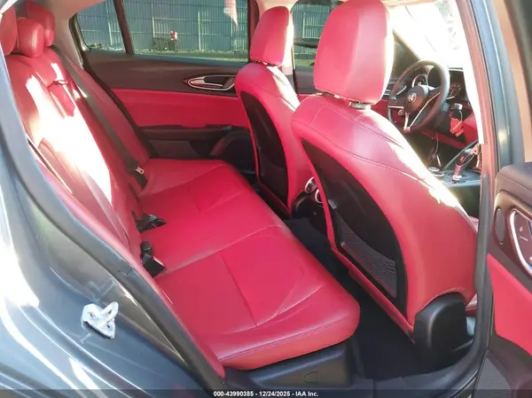 ZARFAEDN8H7531854 2017 ALFA ROMEO GIULIA - Image 8