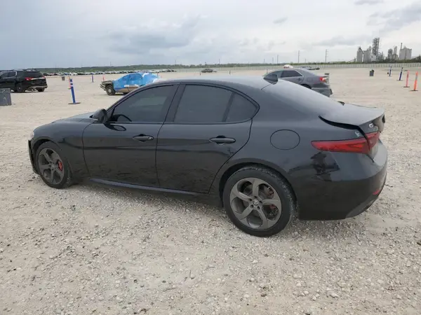 ZARFAEDN8H7533359 2017 ALFA ROMEO GIULIA - Image 2