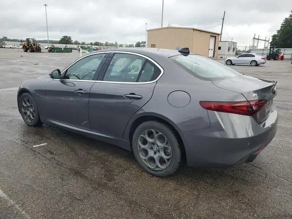 ZARFAEDN8H7546578 2017 ALFA ROMEO GIULIA - Image 2