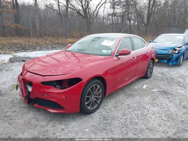 ZARFAEDN8J7576699 2018 ALFA ROMEO GIULIA - Image 2
