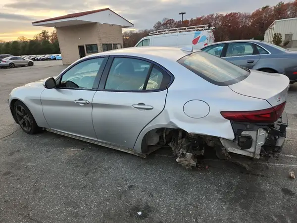 ZARFAEDN9H7540224 2017 ALFA ROMEO GIULIA - Image 2
