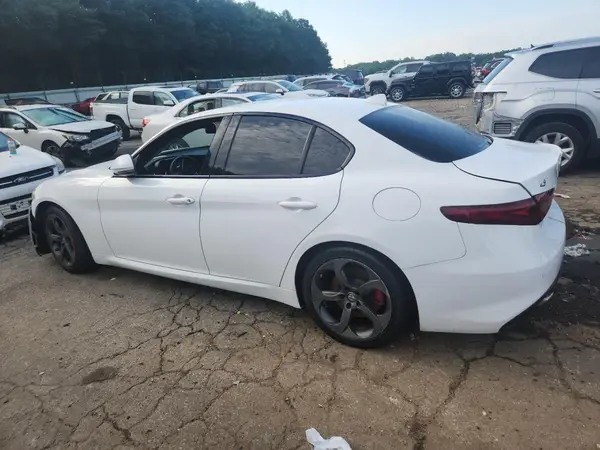 ZARFAEDN9H7552065 2017 ALFA ROMEO GIULIA - Image 2