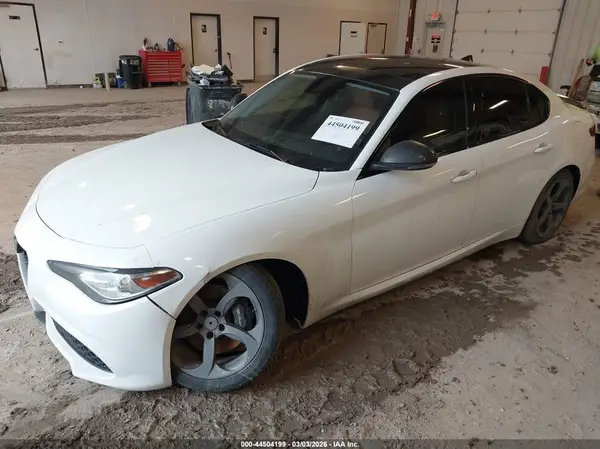 ZARFAEDN9H7555189 2017 ALFA ROMEO GIULIA - Image 2