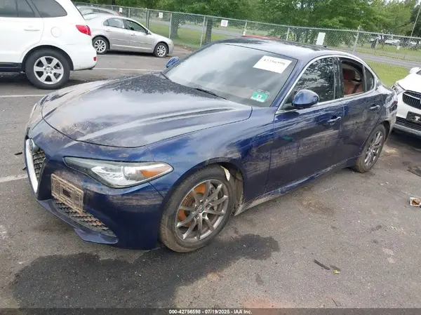 ZARFAEDN9J7563556 2018 ALFA ROMEO GIULIA - Image 2