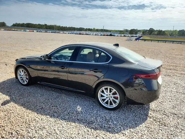 ZARFAEDN9J7593673 2018 ALFA ROMEO GIULIA - Image 2