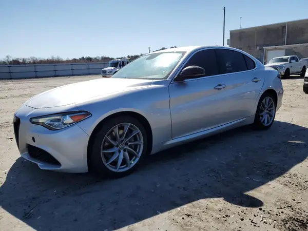ZARFAEDNXH7528647 2017 ALFA ROMEO GIULIA - Image 1