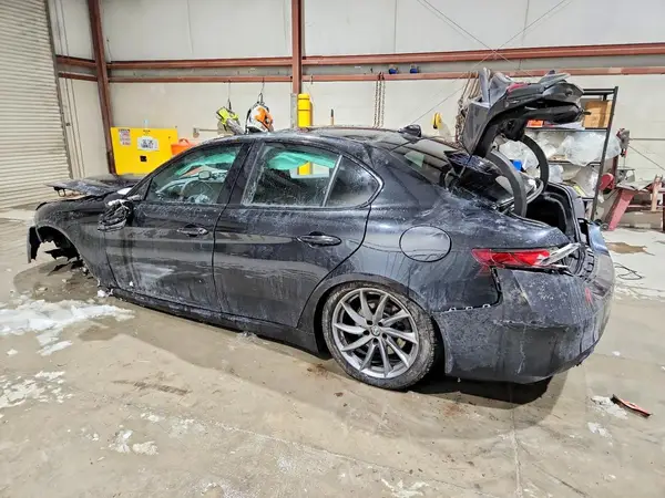 ZARFAEDNXH7532441 2017 ALFA ROMEO GIULIA - Image 2