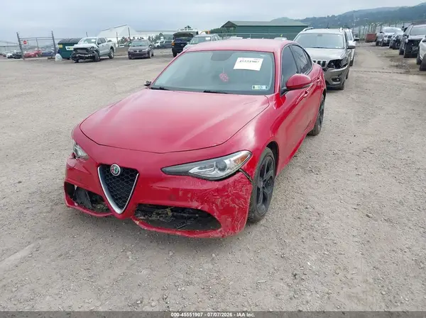ZARFAEDNXH7540846 2017 ALFA ROMEO GIULIA - Image 2
