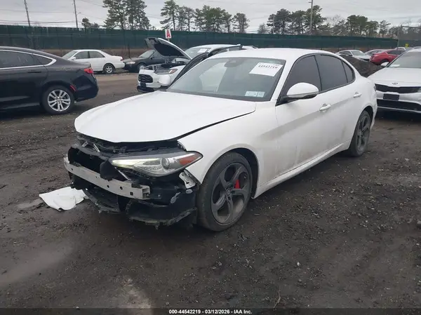 ZARFAEDNXH7545223 2017 ALFA ROMEO GIULIA - Image 2