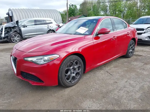 ZARFAEDNXH7548588 2017 ALFA ROMEO GIULIA - Image 2