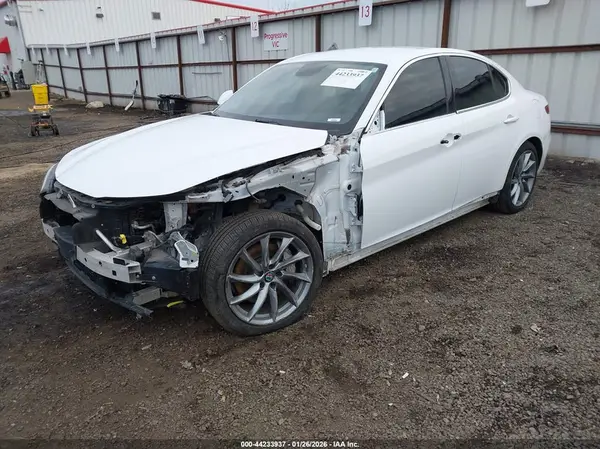 ZARFAEDNXH7550518 2017 ALFA ROMEO GIULIA - Image 2