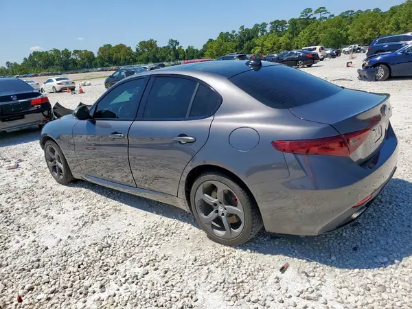 ZARFAEDNXH7551152 2017 ALFA ROMEO GIULIA - Image 2