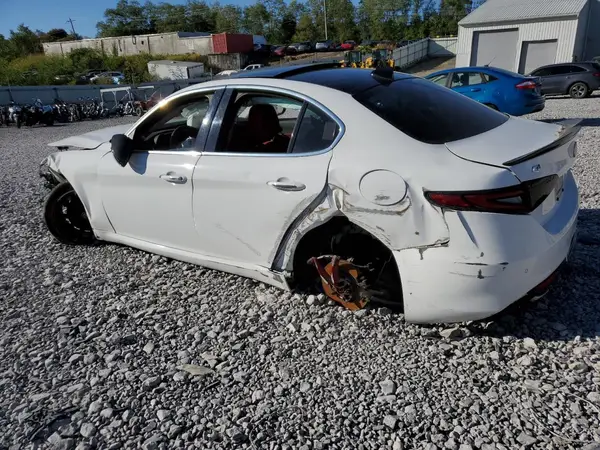 ZARFAEDNXH7552494 2017 ALFA ROMEO GIULIA - Image 2