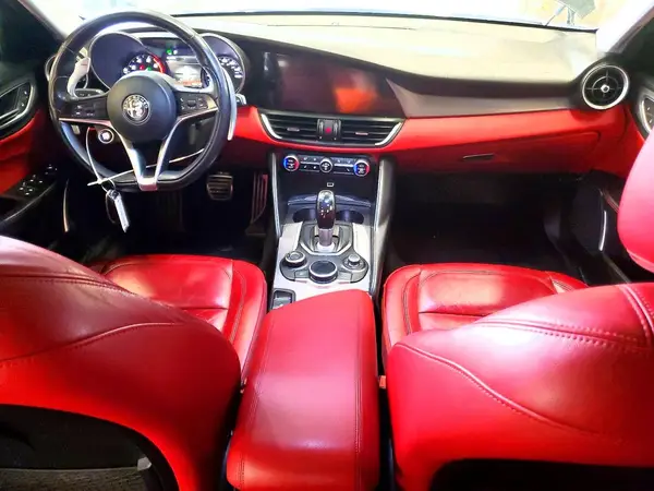 ZARFAEDNXH7555976 2017 ALFA ROMEO GIULIA - Image 8