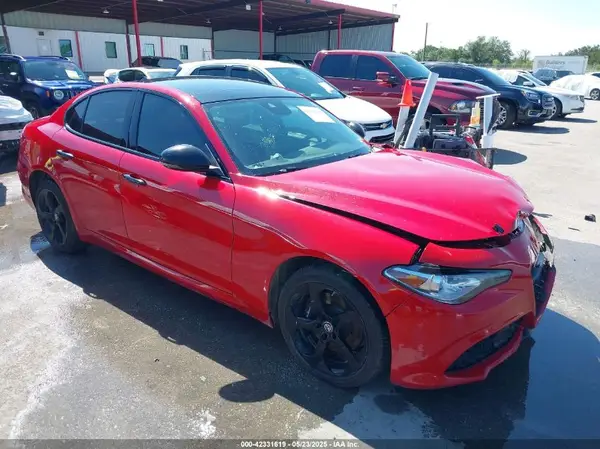 ZARFAEDNXJ7563243 2018 ALFA ROMEO GIULIA - Image 1