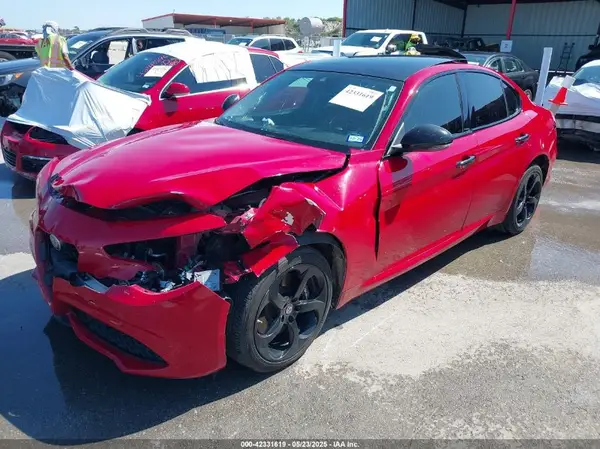 ZARFAEDNXJ7563243 2018 ALFA ROMEO GIULIA - Image 2
