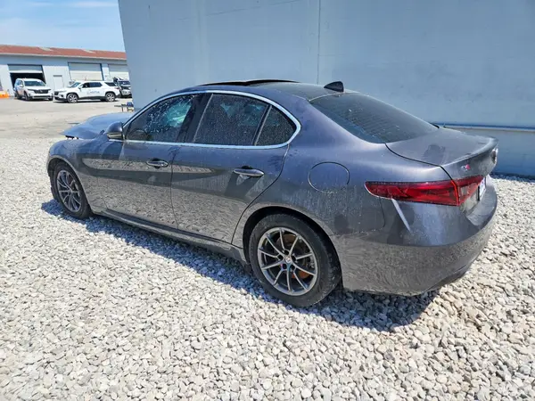 ZARFAEDNXJ7563985 2018 ALFA ROMEO GIULIA - Image 2