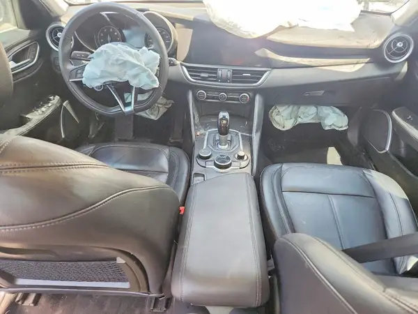 ZARFAEDNXJ7563985 2018 ALFA ROMEO GIULIA - Image 8