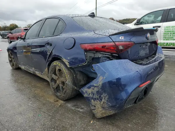 ZARFAEDNXJ7570791 2018 ALFA ROMEO GIULIA - Image 2