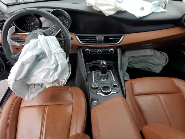 ZARFAEDNXJ7570791 2018 ALFA ROMEO GIULIA - Image 8