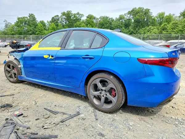 ZARFAEDNXJ7573383 2018 ALFA ROMEO GIULIA - Image 2