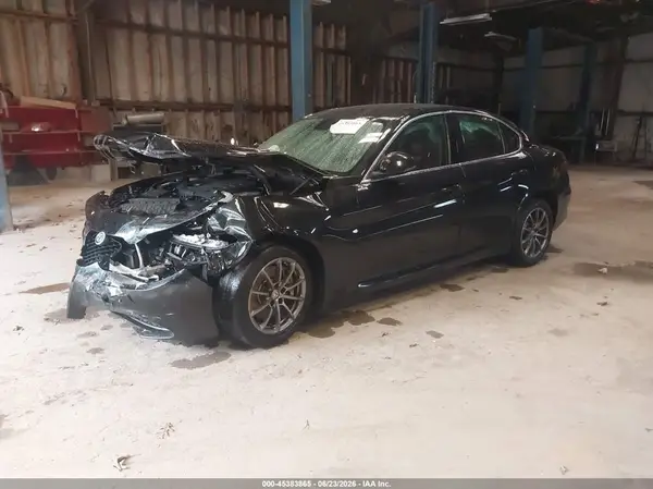 ZARFAEDNXJ7591589 2018 ALFA ROMEO GIULIA - Image 2
