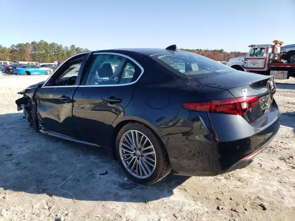 ZARFAEEN0H7534813 2017 ALFA ROMEO GIULIA - Image 2