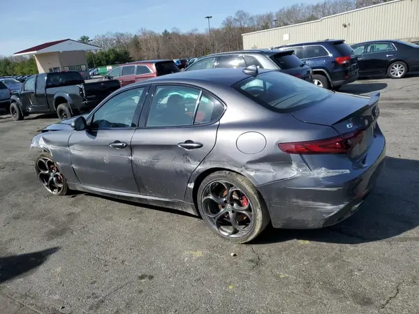 ZARFAEEN0H7541065 2017 ALFA ROMEO GIULIA - Image 2