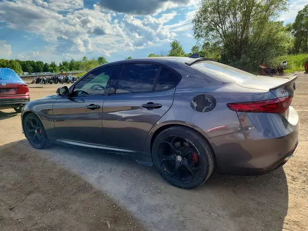 ZARFAEEN0H7541714 2017 ALFA ROMEO GIULIA - Image 2